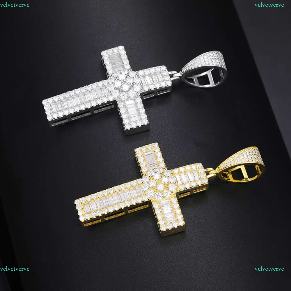 New Design Hip Hop Jewelry Sterg Sier VVS Baguette Moissanite Dia Cross Pendant for Mens Women