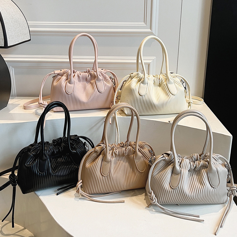 2025S Designer Women S Bag Small Niche Design Pleated Handbag Large Capacity Dumpling Trendy Western Style Shoulder Bag Daily Crossbody Commuting Wome