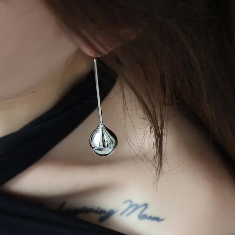 Metal Ball Long Earrings with European and American Style Personalized Fashion Stud Earrings for Girls Travel and Wedding Accessories 250409