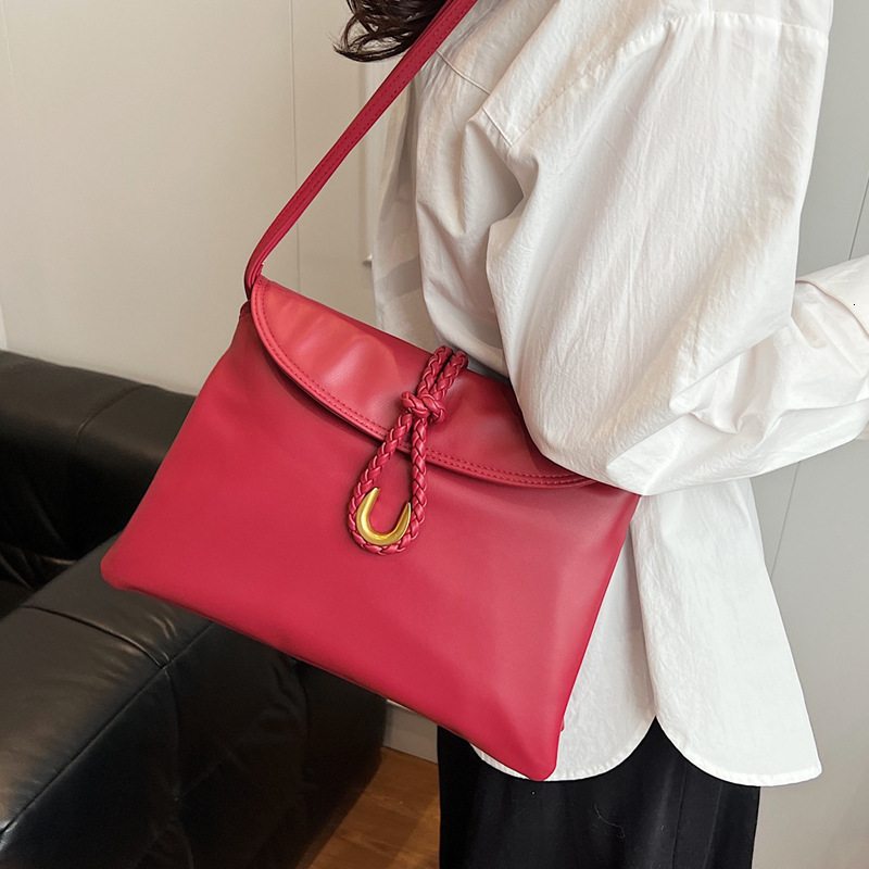 2025S Designer Women S Bag Handbag New Trendy Minimalist Design Light Luxury Style Women S Bag Flip Cover Large Capacity Crossbody Messenger Package