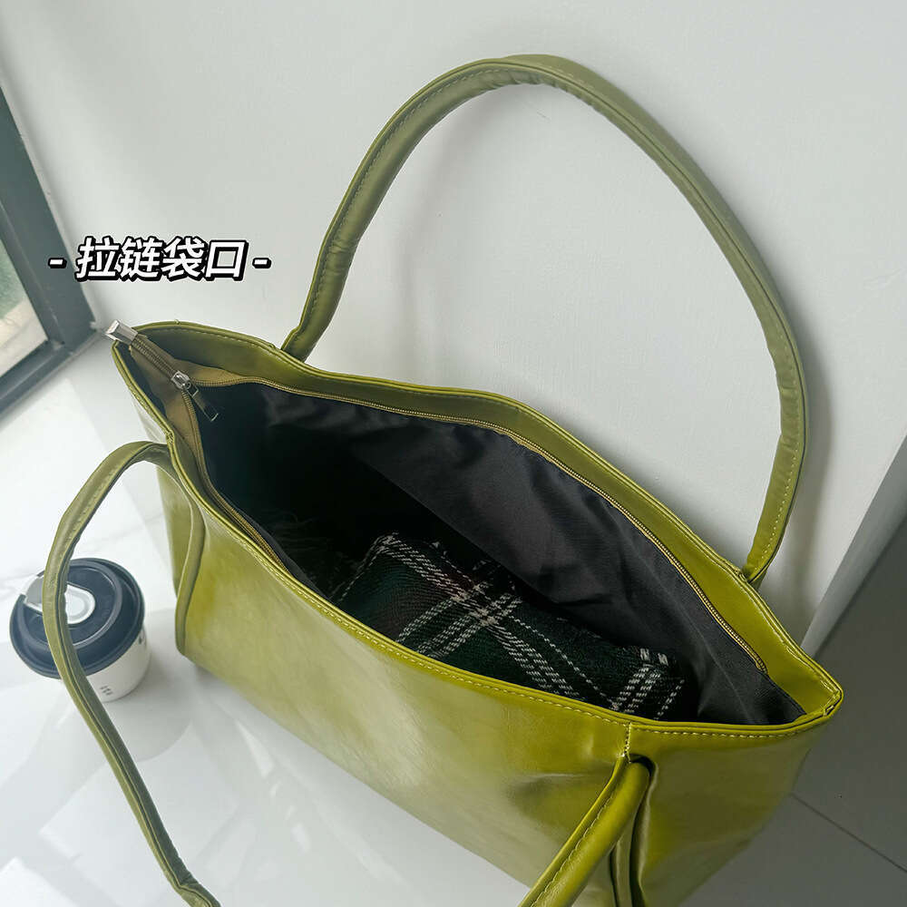 designer bag New handbag for women, portable, single shoulder, large capacity, versatile, casual, underarm bag, commuting, campus tote bag