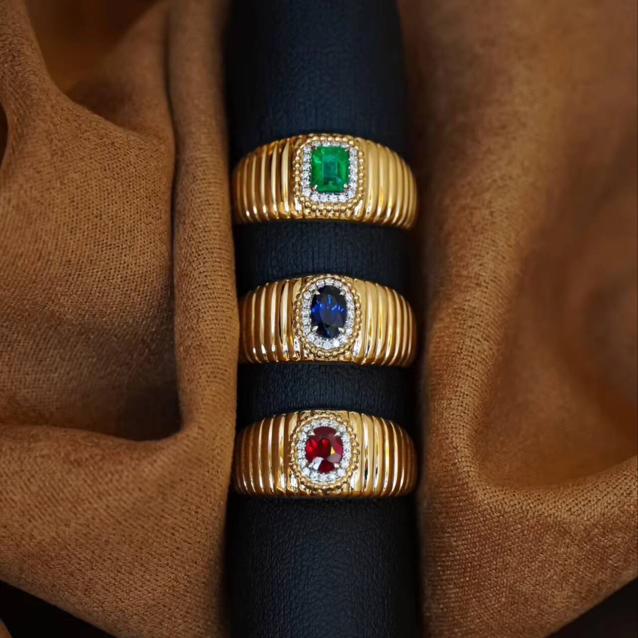 Vintage 18k Yellow Gold Ring Handmade 055ct Natural Ruby Emerald Sapphire 005ct Natural Diamond High-end Wedding Jewelry for