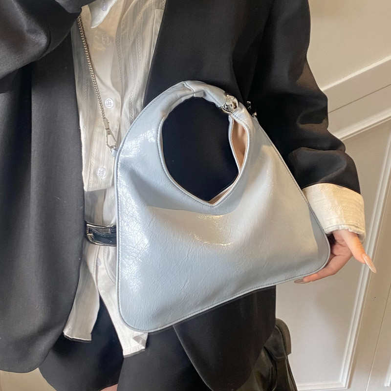 2025S Designer Women S Bag Large Capacity Underarm New Fashionable Chain Shoulder Crossbody Bag Commuting Handbag