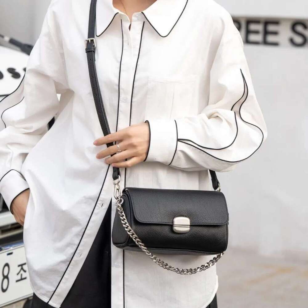 Supple Genuine Leather Women's Barrel Crossbody - Commuter-Friendly Small Chain Strap Shoulder Bag For Everyday Chic
