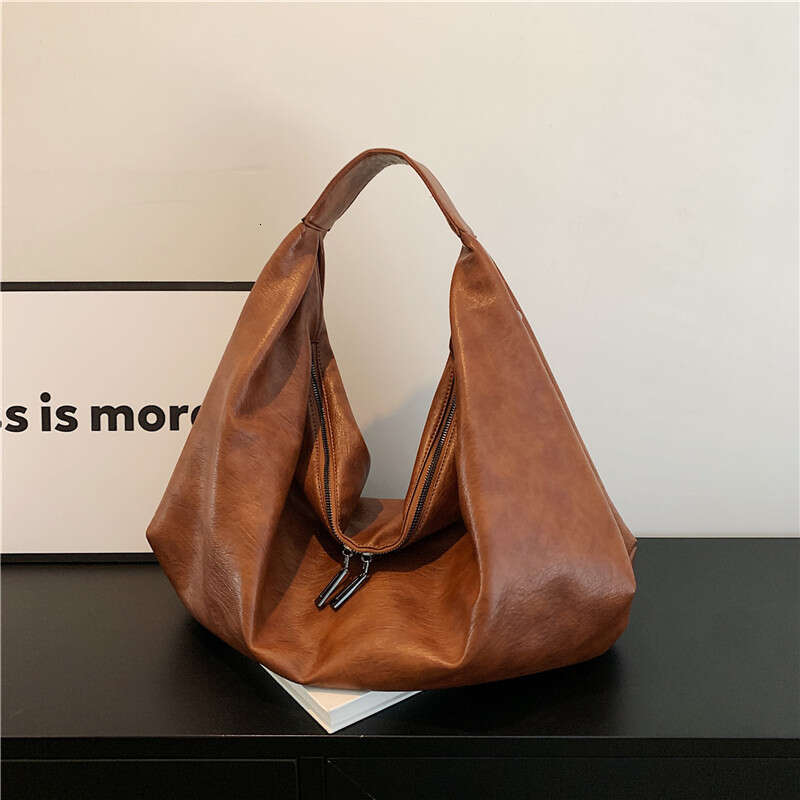 Women's fashionable and casual single room underarm bag, large capacity trendy tote bag
