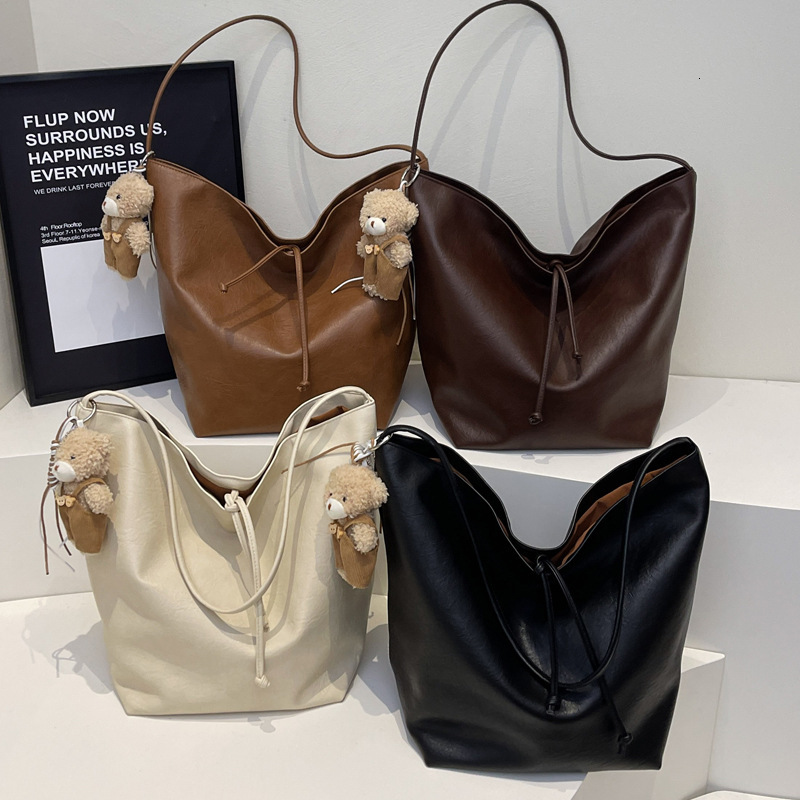 2025S Designer Women S Bag Handheld Tote For Women New Shoulder Bag Fashionable Large Capacity Premium Underarm Bag