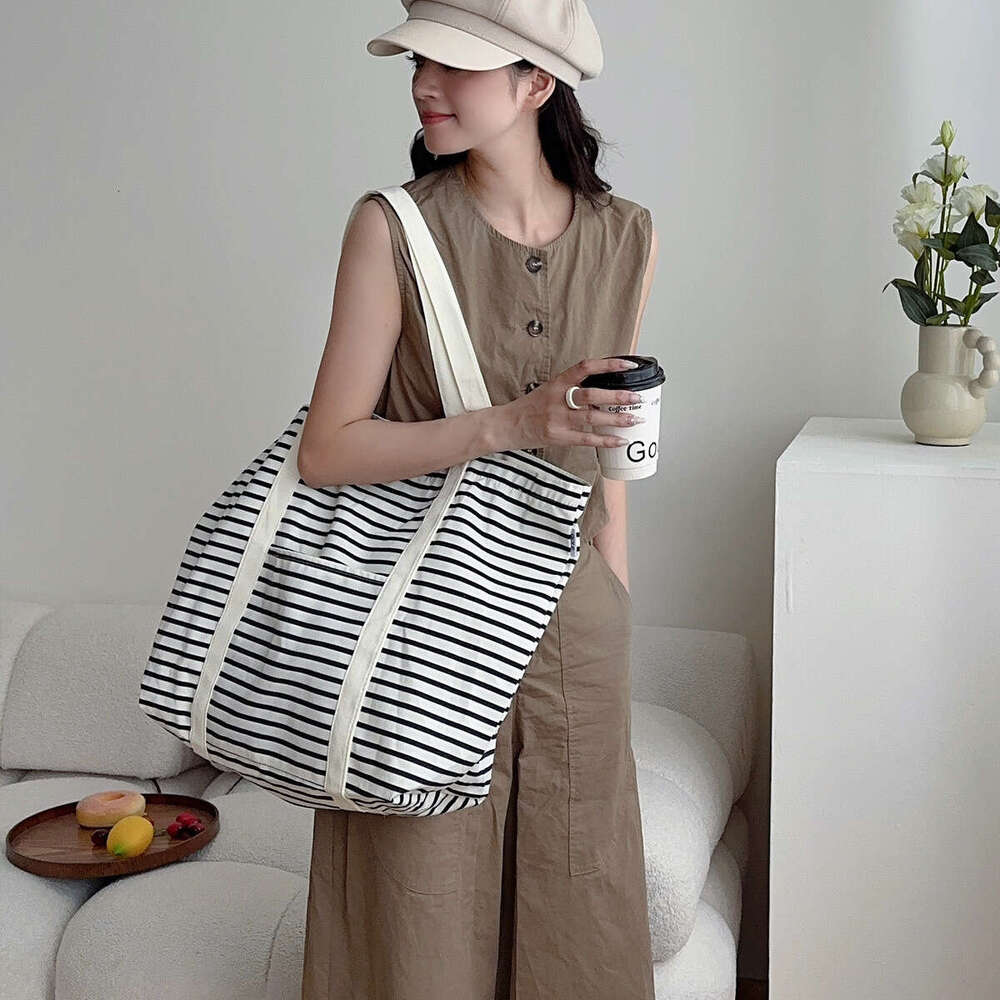 Large capacity striped tote new fashionable and versatile shoulder canvas shopping bag, commuting bag