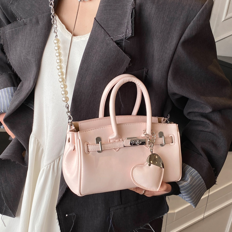 2025S Designer Women S Bag Large Capacity Shoulder Women S Pearl Chain Crossbody Bag Versatile For Work And Commuting Handbag