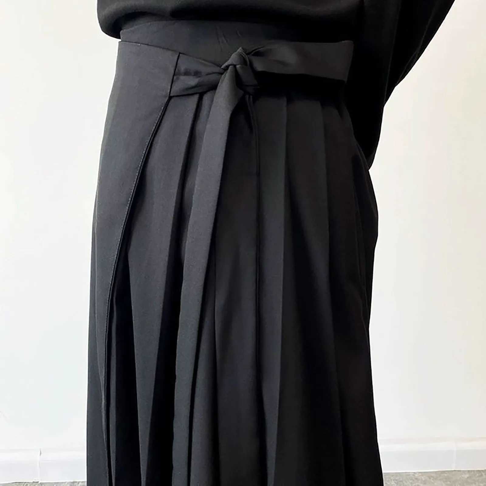 Retro dark style mens ski pants wide leg fashion bag Trouser Kendo Culottes solid color lace mens ski pants JapanXJ250412