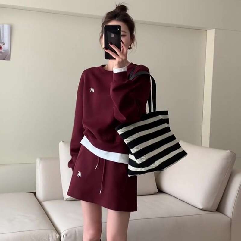 Designer clothing Designer clothing Store 2025 New Style Small Fragrant Wine Red Fake Hoodie, Short Skirt, Two piece Set Women's Wear, High End