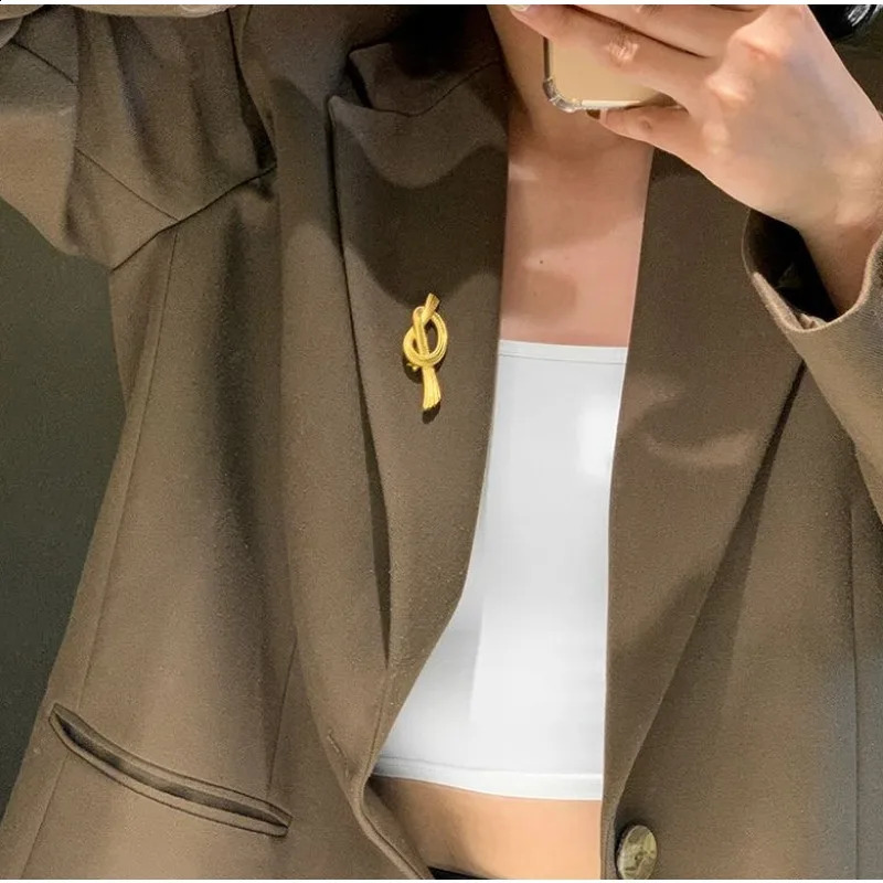 French frosted knot bow gold antique chest highend womens flower pin temperature sweater accessories 250410