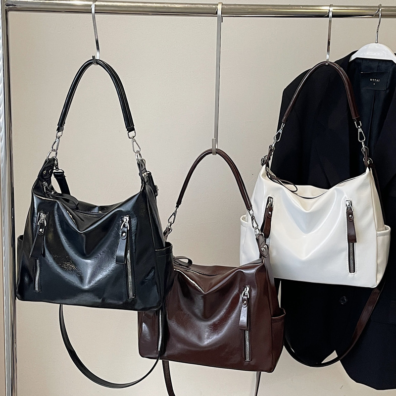 2025S Designer Women S Bag Large Capacity Women S New Crossbody With A Niche Texture Suitable For College Students Single Shoulder Bag Commuting Tote 