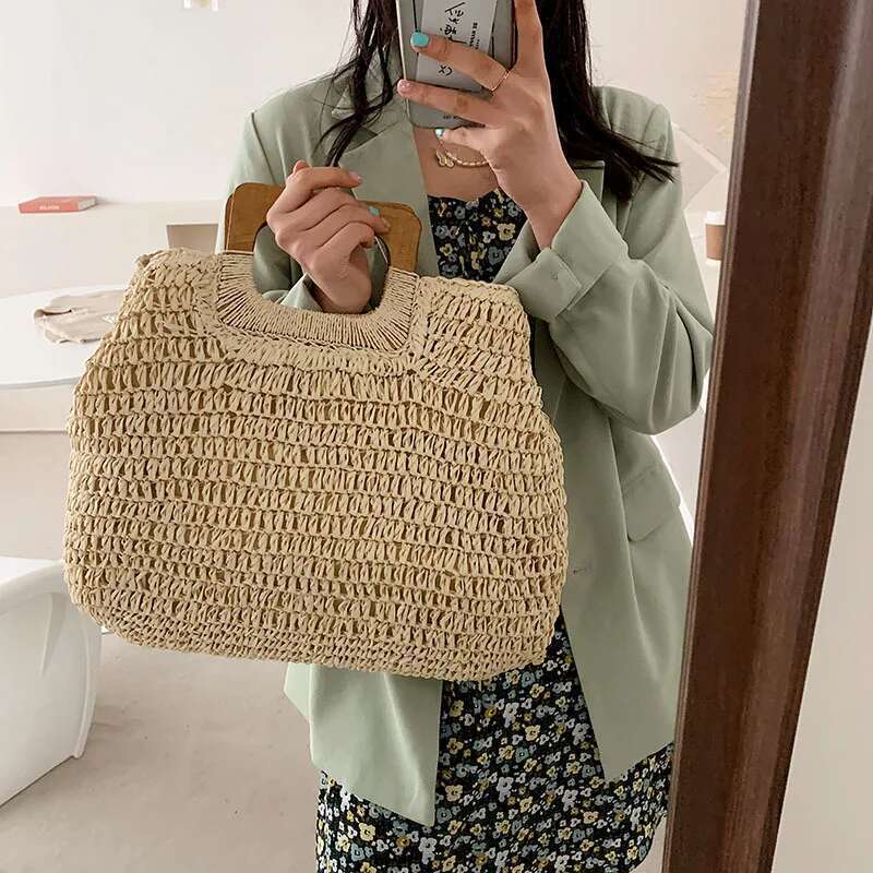 Summer Woven Straw Handbag Female Wooden Handle Large Capacity Travel Beach Bag Fashion Style Totes Hollow Out Tote Bolsa