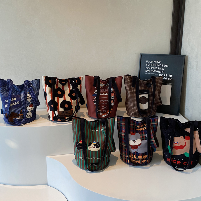 2025S Designer Women S Bag Fashionable Lazy Bucket Large Capacity Women S New Fashion Illustration Shoulder Bag College Student Artistic Crossbody Bag