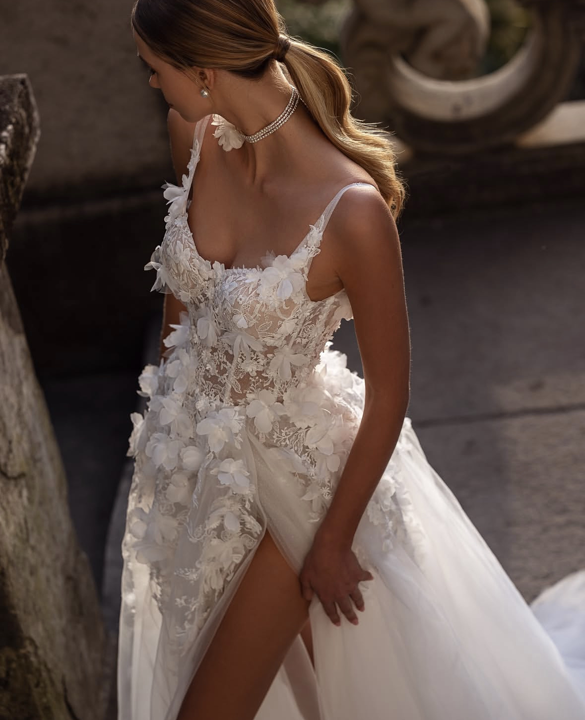 Spaghetti Straps Beach Wedding Dresses 3D Floral Lace Appliques Side Slit Sexy Long Ivory Tulle Bridal Gown Backless Boho Bride Dress 2025 Customized 