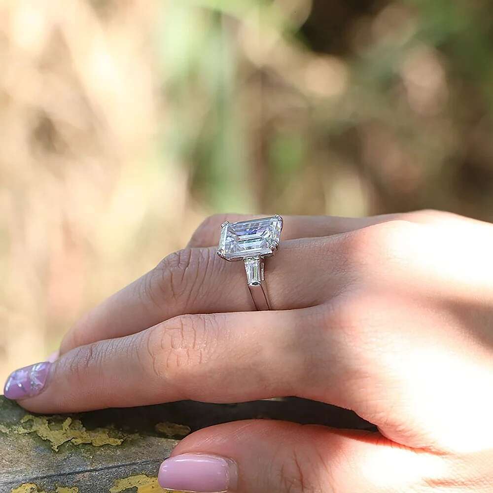 1/2/3/4Carat Emerald Cut Full Moissanite Engagement Ring with Tapered Baguette Shape Diamond S925 Silver Wedding Rings for Women