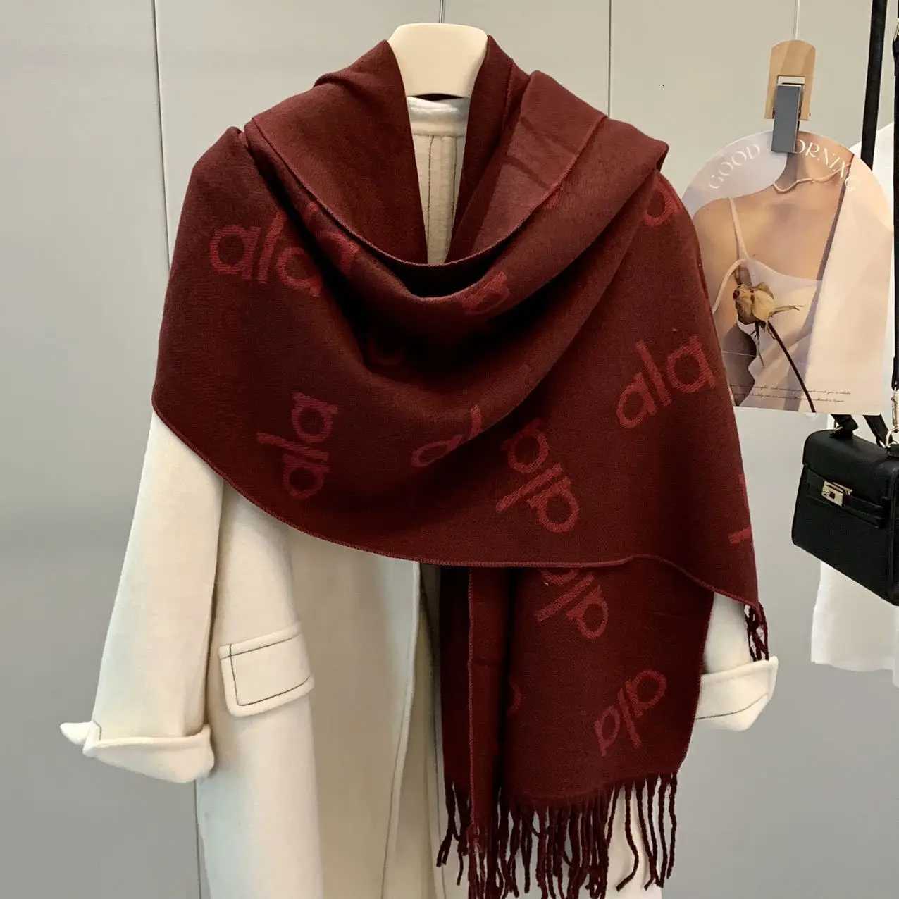 Luxury 2025 New Womens Double Sided Letter Scarf Thick Warm Winter Shawl Luxury Knitted Neck Warmer for Cold Weather Elegant Cozy Y251114