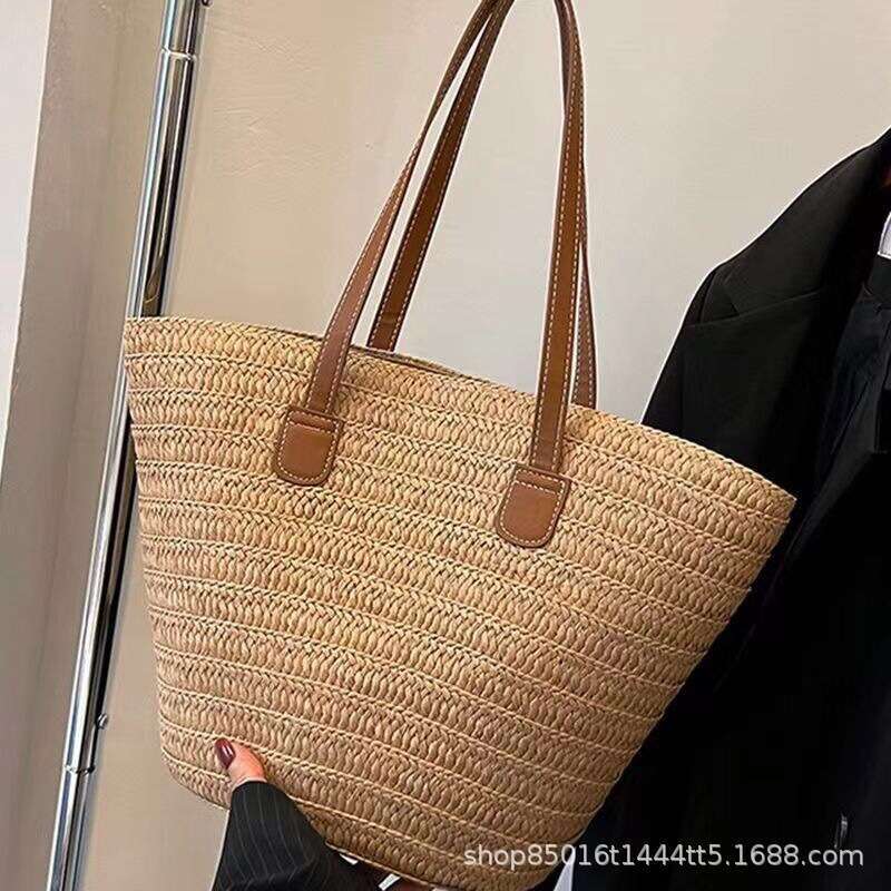 Handmade Beach Bag New Women's One Shoulder Large Capacity Seaside Vacation Style Versatile Commuter Tote Simple Straw Woven Bag Kq2