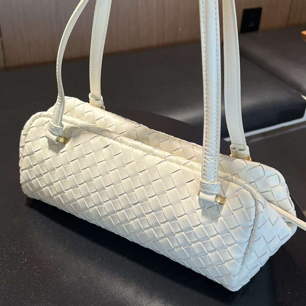 Women's Bags New Woven Stick Underarm Made of High Quality Genuine Leather Summer Sheepskin Shoulder Bag, Fashionable and Versatile Pillow Bag