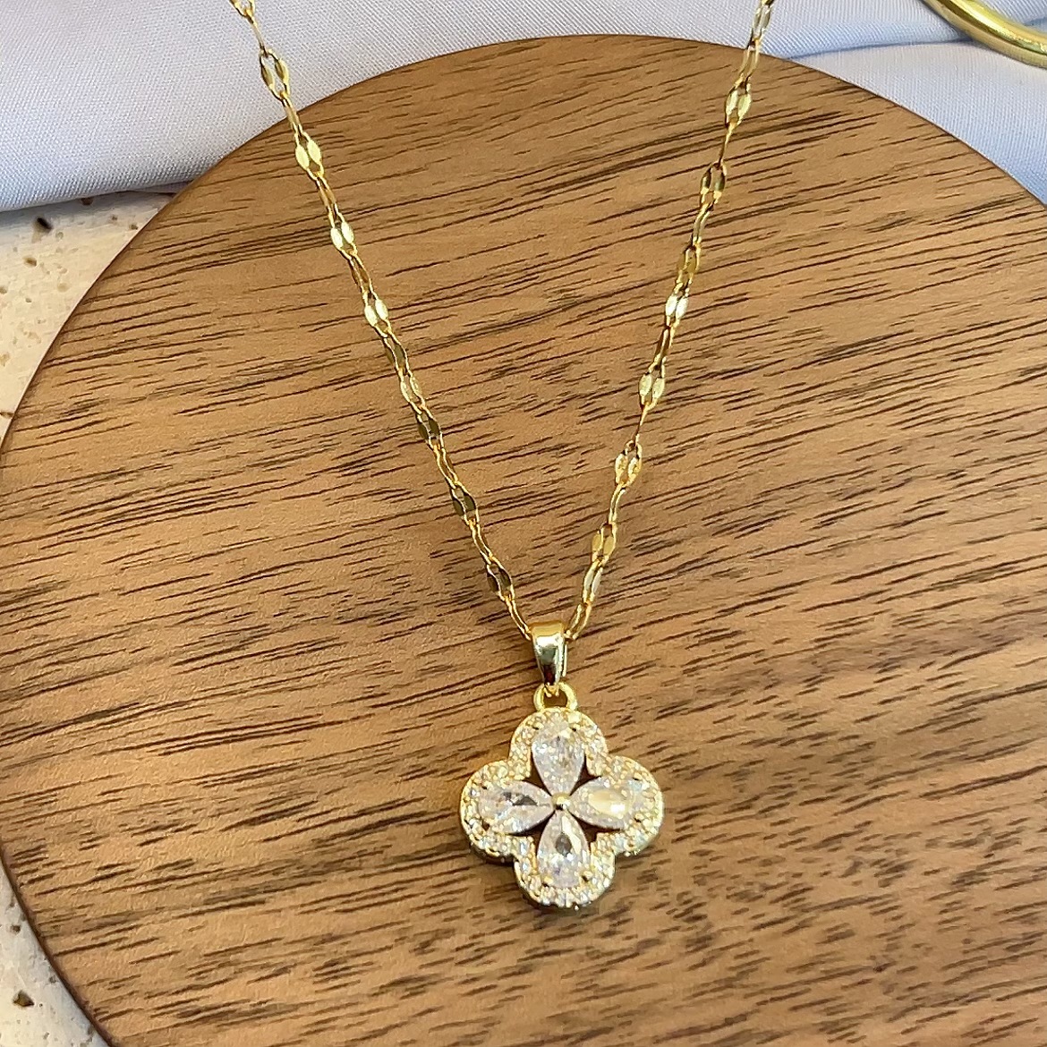 New Purple Gemstone Inlaid Small Flower Shaped Pendant Necklace Fashionable And Versatile Daily Wear Necklace Birthday Gift Necklace