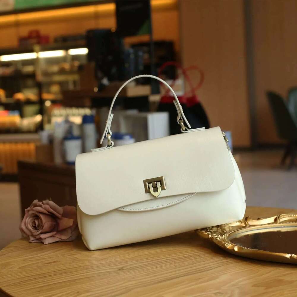 Women's Vintage Motorcycle Wide Shoulder Strap Woven Cow Leather Crossbody Bag Of High Quality For Commuting