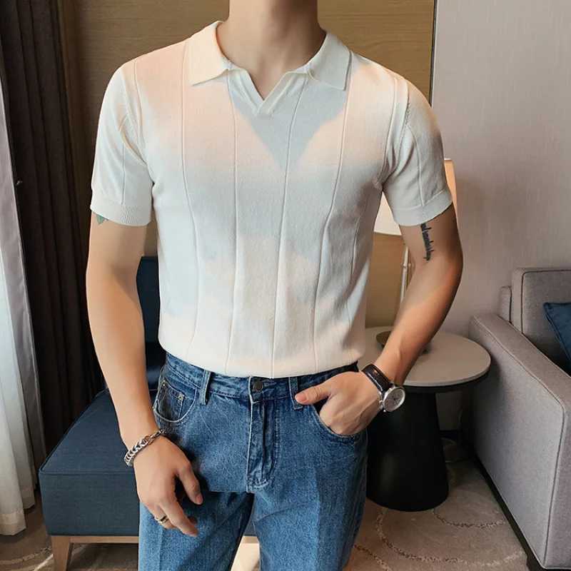 2024 Summer High end British Leisure Business Ruffian Handsome Minimalist V-neck Pit Striped Ice Silk Knitted Mens Polo Shirt W250414