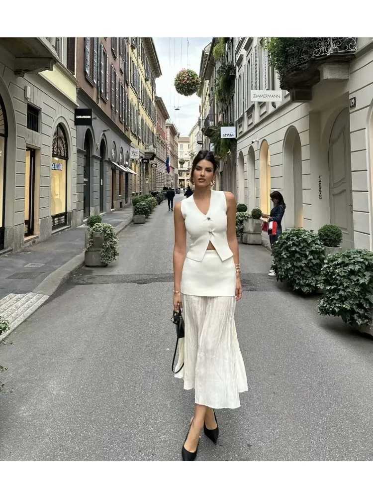 TR Womens Knitted Set Loose Skiing Set 2-piece 2024 Summer Button V-neck Tank Top Ankle Length Skiing Womens Street SetXJ250414