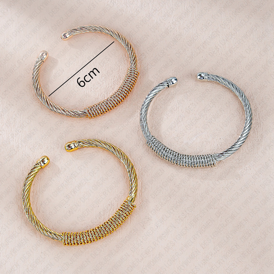 Designer Bracelet for Women Three Piece Luxury Gold Bracelets Vintage Open Bangle Set Retro Elegant Bangles Luxury Jewlery Designer for Women Timeless