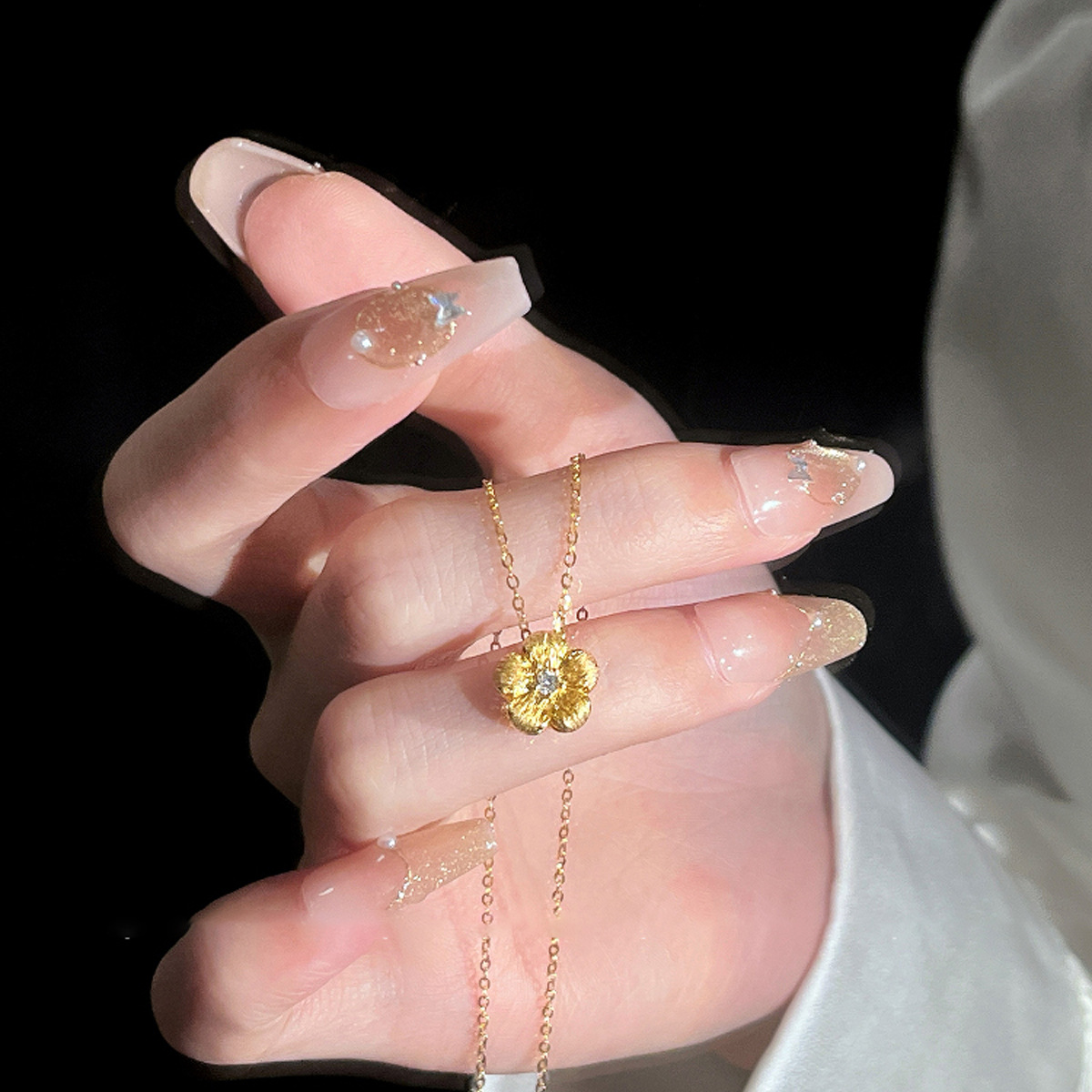 Zircon Flower Pendant Necklace Vintage Fashion Simple Personality Niche Clavicle Light Luxury High-end Neck Chain Jewelry - view 3