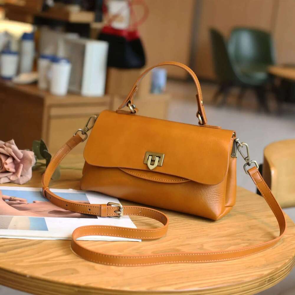 Women's Vintage Motorcycle Wide Shoulder Strap Woven Cow Leather Crossbody Bag Of High Quality For Commuting