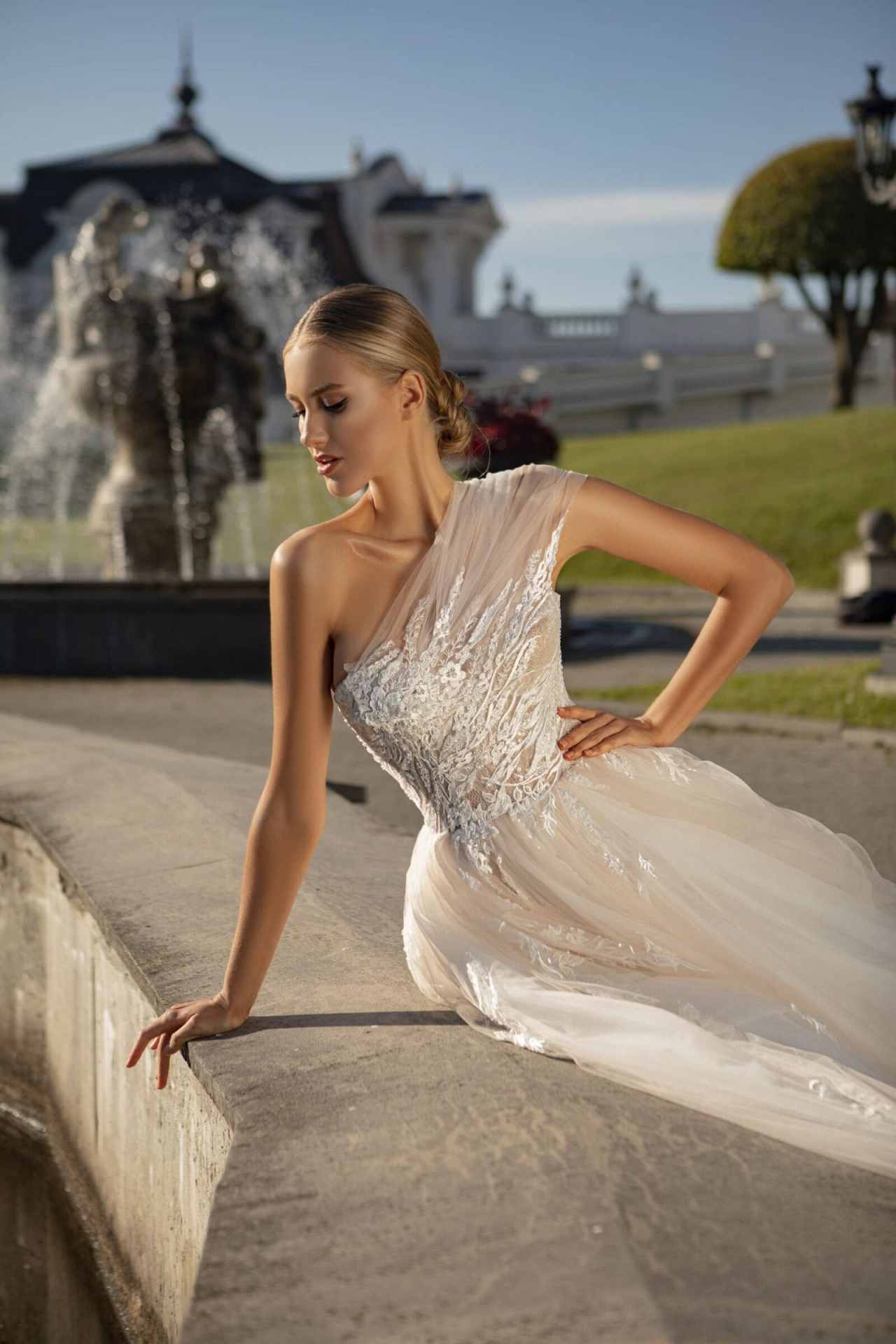 Exquisite A-Line Bridal Wedding Dresses One Shoulder Sleeveless Lace With Appliques Backless Floor-Length Plus Size For Special Occasion Vestido de no