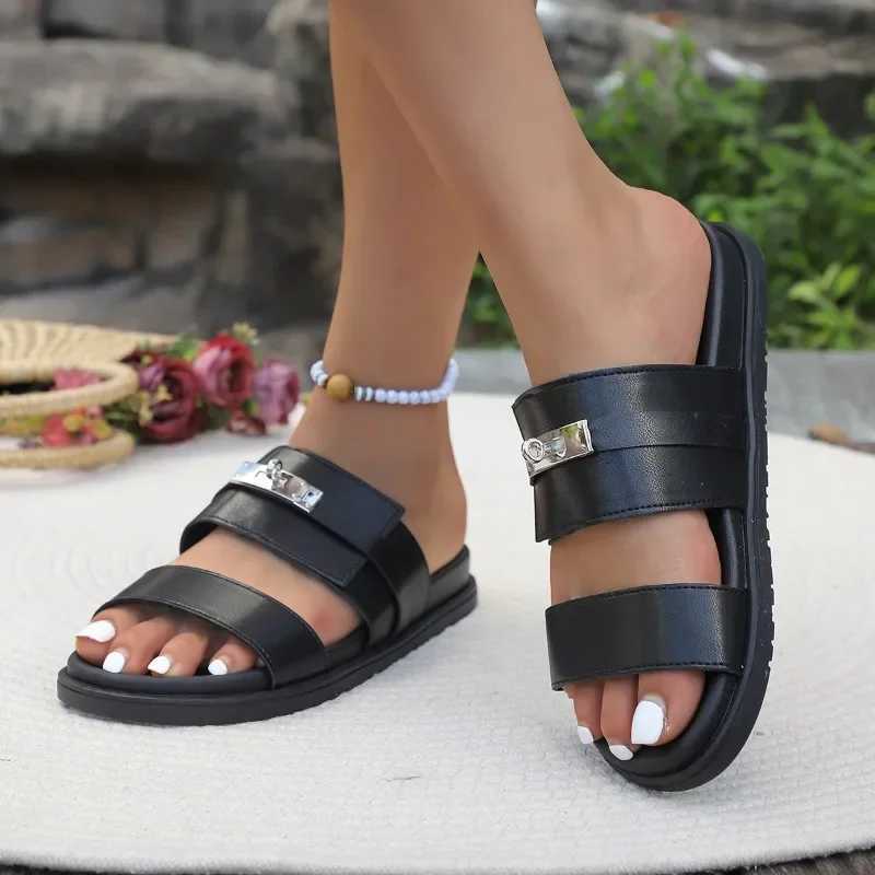 Summer womens thick bottomed flat bottomed slider 2025 brand designer trend womens slider fashion open toe outdoor beach flip cover W250414