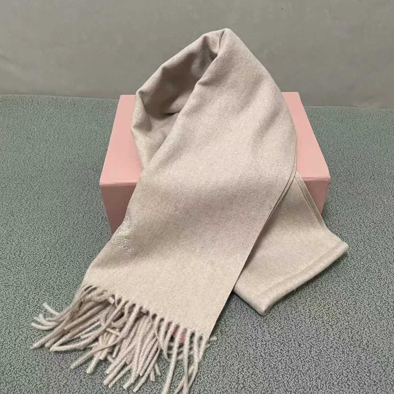 Luxury 2025 New Cashmere Letter Embroidery Comfortable Dopamine Universal Wool Blend Knitted Scarf Autumn and Winter Couple Shawl Scarf Y251114