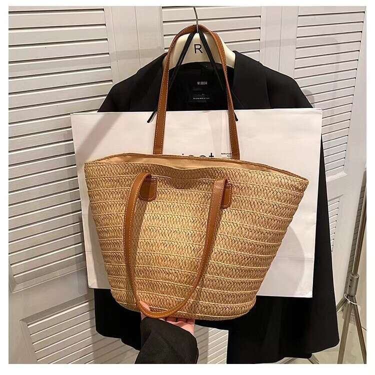 Handmade Beach Bag New Women's One Shoulder Large Capacity Seaside Vacation Style Versatile Commuter Tote Simple Straw Woven Bag Kq2