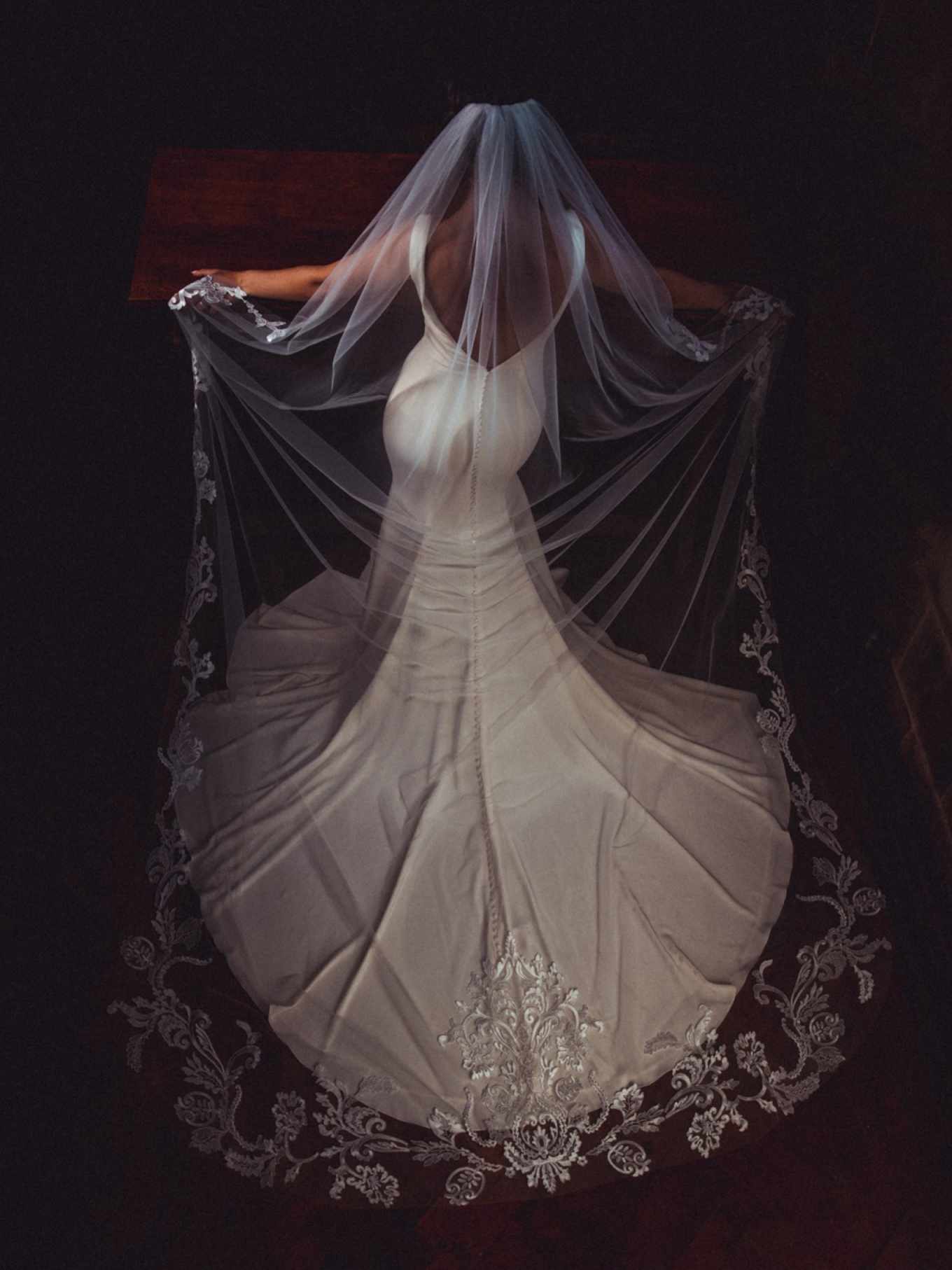 Applique Wedding Veils 3M Tulle One Layer Headdress Cathedral Length Bridal Wedding Accessories Customized Long Veil With Comb V3019