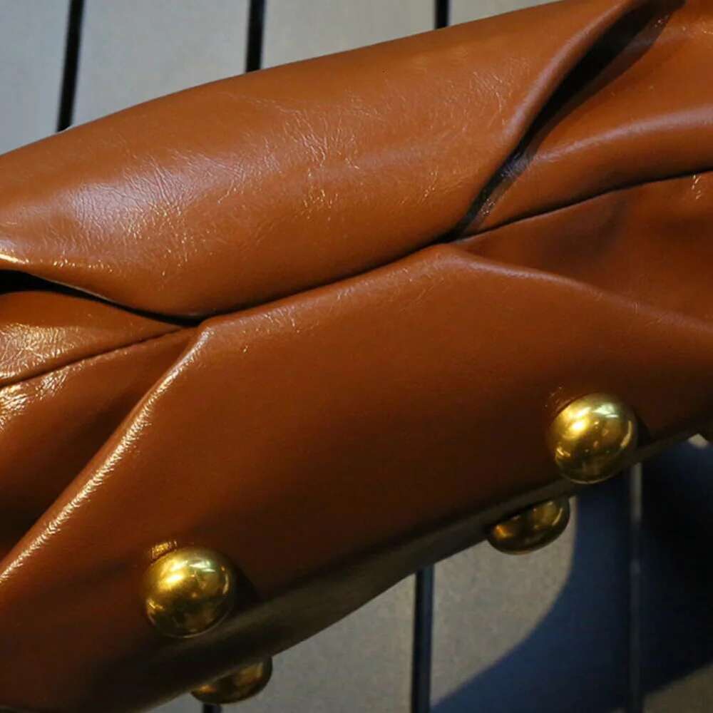 Women PU Rivet Shoulder Trendy Underarm Adjustable Strap Cool Sg Punk Style Satchel Purse Outdoor Travel Bag