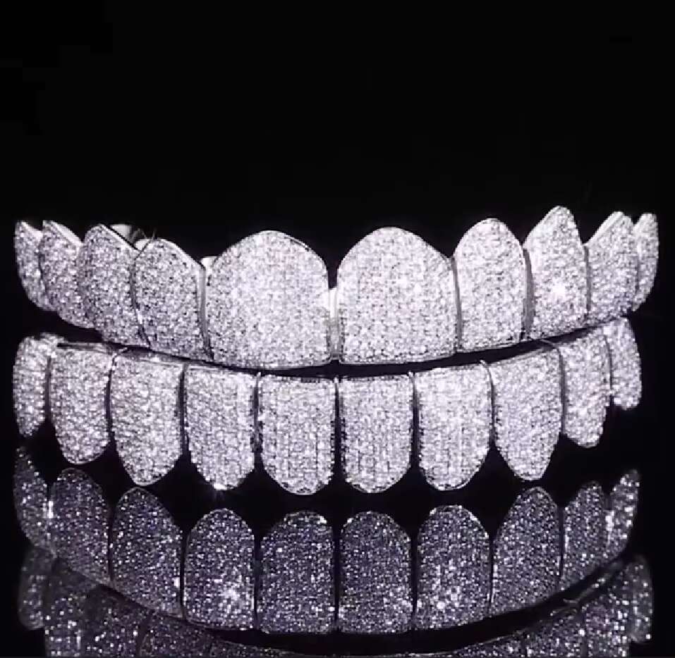 Iced Out Hip Hop Grillz Diamond Teeth GRA Certificate 925 Sliver Custom Moissanite Grillz