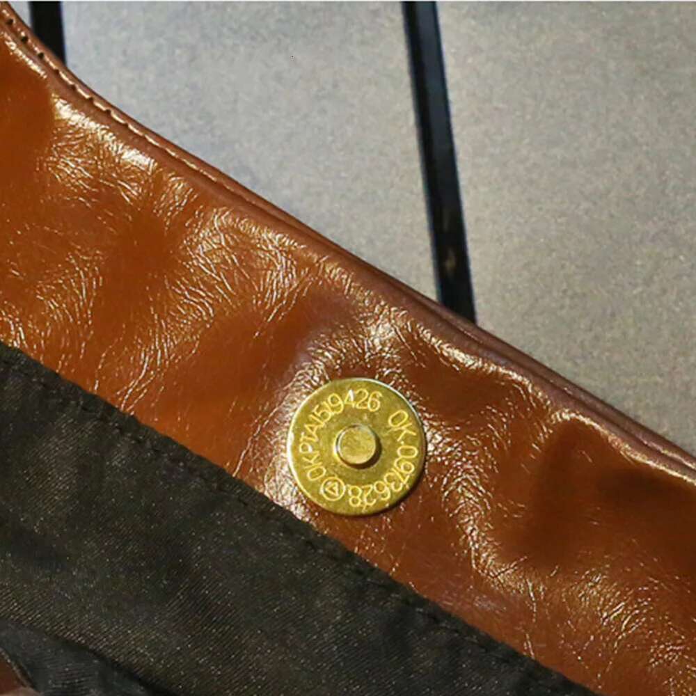 Women PU Rivet Shoulder Trendy Underarm Adjustable Strap Cool Sg Punk Style Satchel Purse Outdoor Travel Bag