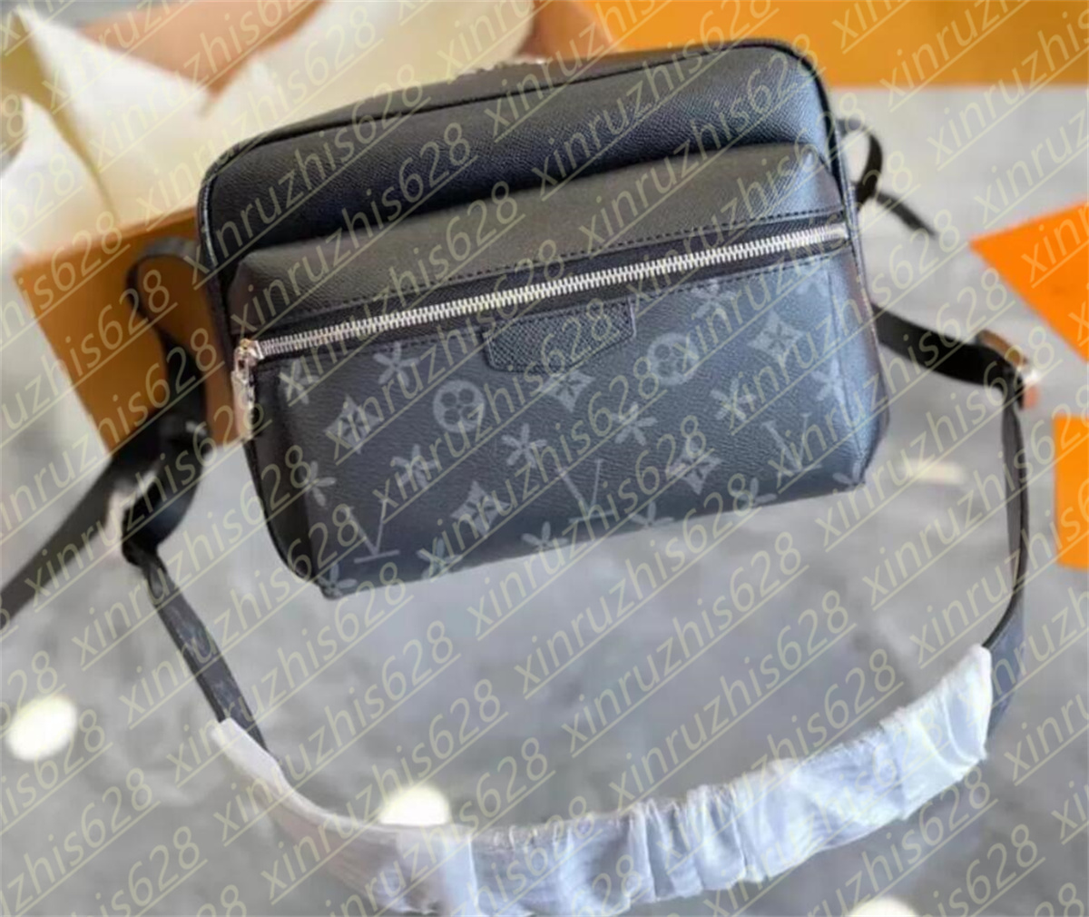 2025 New Mens M69443 trio outdoor sports Messenger Shoulder bag Womens flap Luxury cross bodys Hobo tote Evening bag M30830 Designer Genuine leather