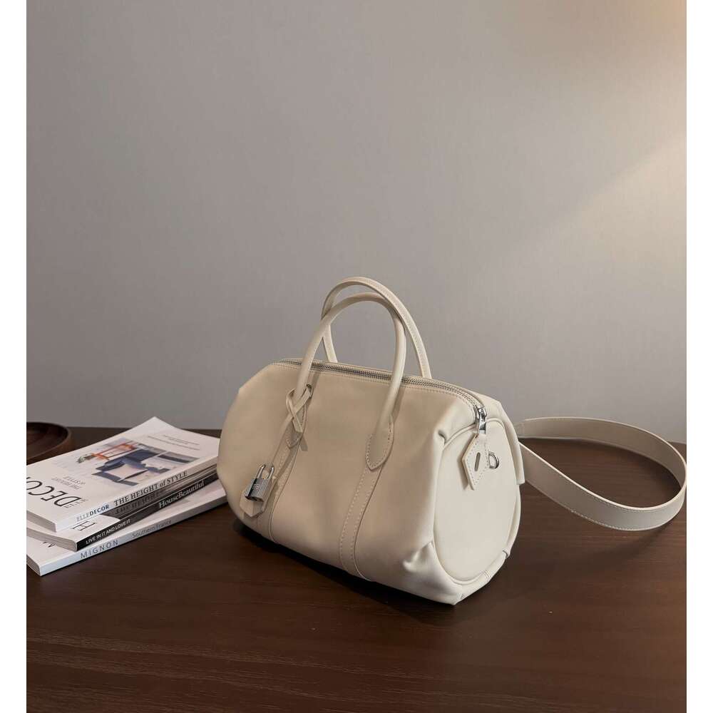 Women's Bags Real leather women's new model, top layer cowhide Boston large capacity commuting handbag, single shoulder bag for women