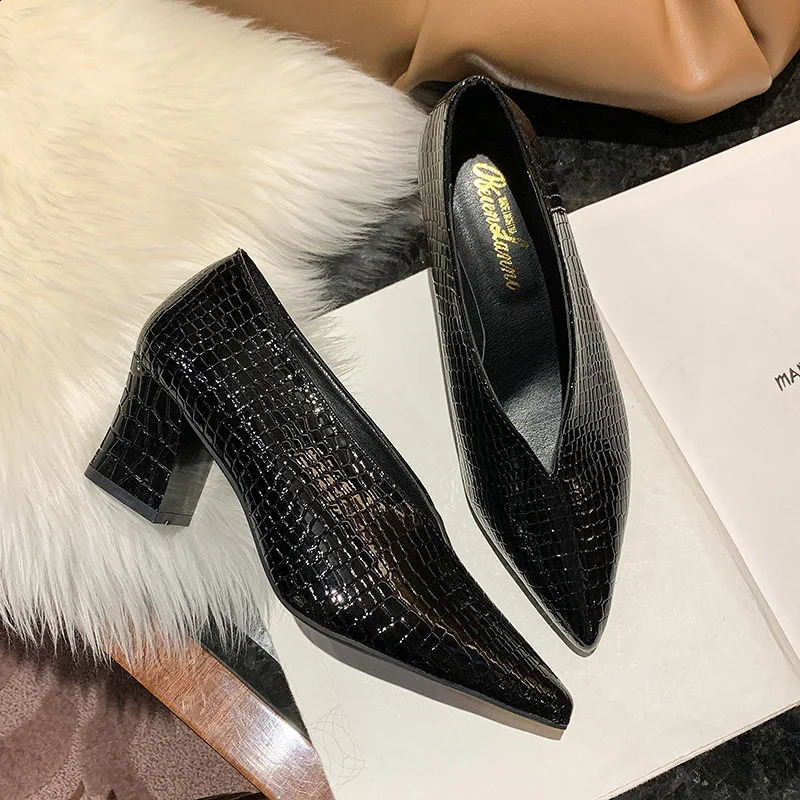 Retro Black Soft Leather Shallow Heels Thick Apartment 2024 SpringSummer High Versatile 250409