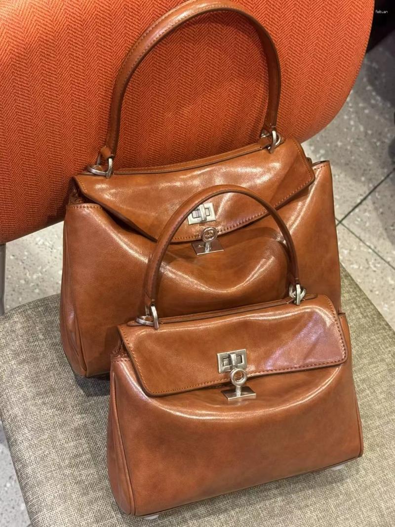 Totes 2025 Lock Buckle Shoulder Bags Women Luxury Brand Design Retro Brown Leather Handbags Elegant Large Capacity Female