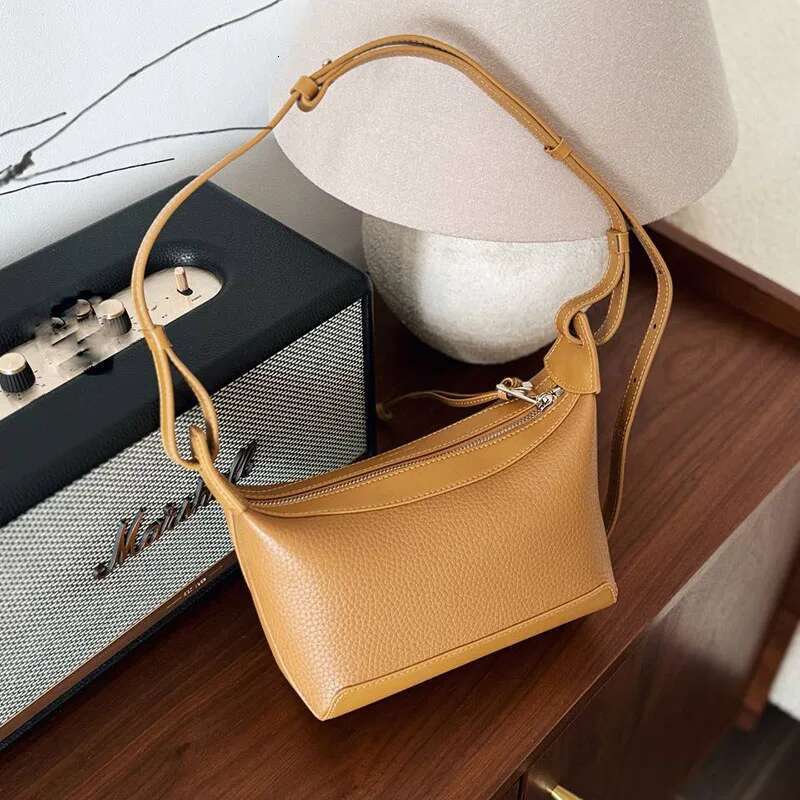 Designer Bag Formeki Real Leather Crossbody Chic Shoulder All Match Retro Design Ladies Female Bag