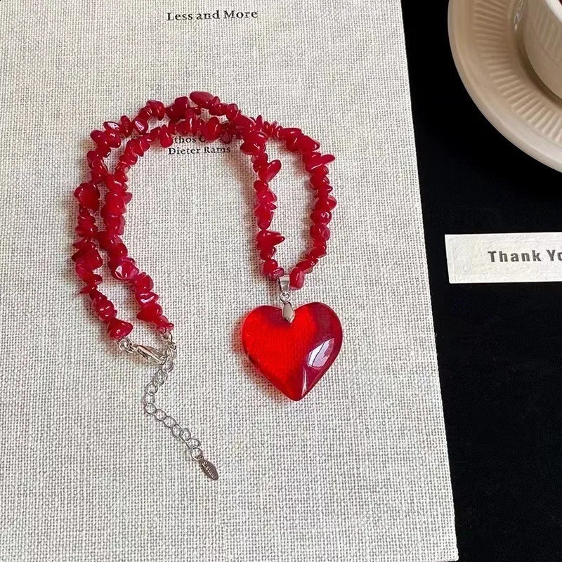 Vintage large heart-shaped pendant necklace suitable for women red crystal beads sweater chain aesthetic jewelry 250408