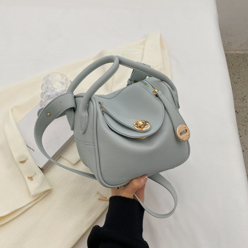 2025 Popular niche handbags. 2023 new style women's bags Summer all-match ins cross body bag and hand-held bucket bag new design