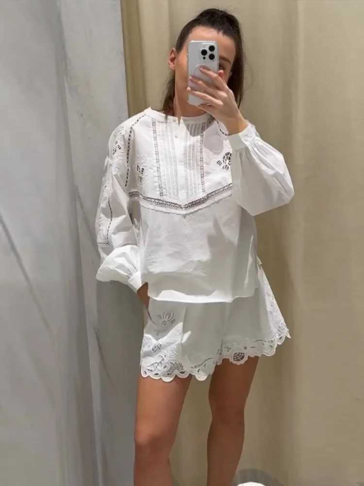 Fashion womens embroidered shorts set lantern long Sve hollow top shorts set 2025 spring/summer womens clothingXJ250414