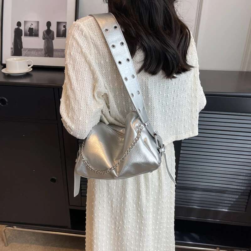 Fashion Women's Soft Sier Leather Pillow Crossbody Ladies Chain Handbags 2023 New In Cross Body Bucket Bag