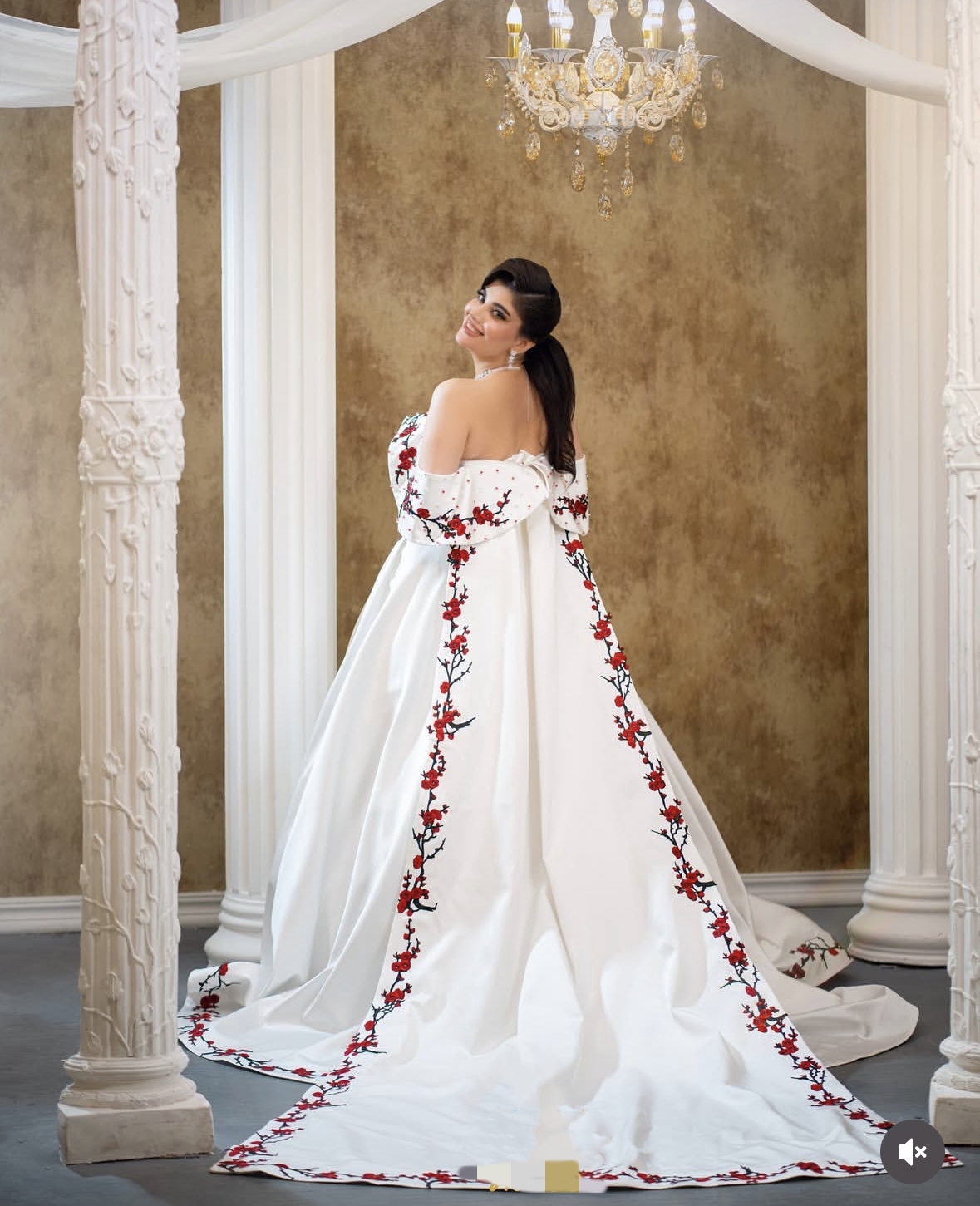 Chic Embroidery Wedding Dresses Off Shoulder Satin Long White and Red Plus Size Bridal Gown Beading Chapel Vestido De Novia 2025