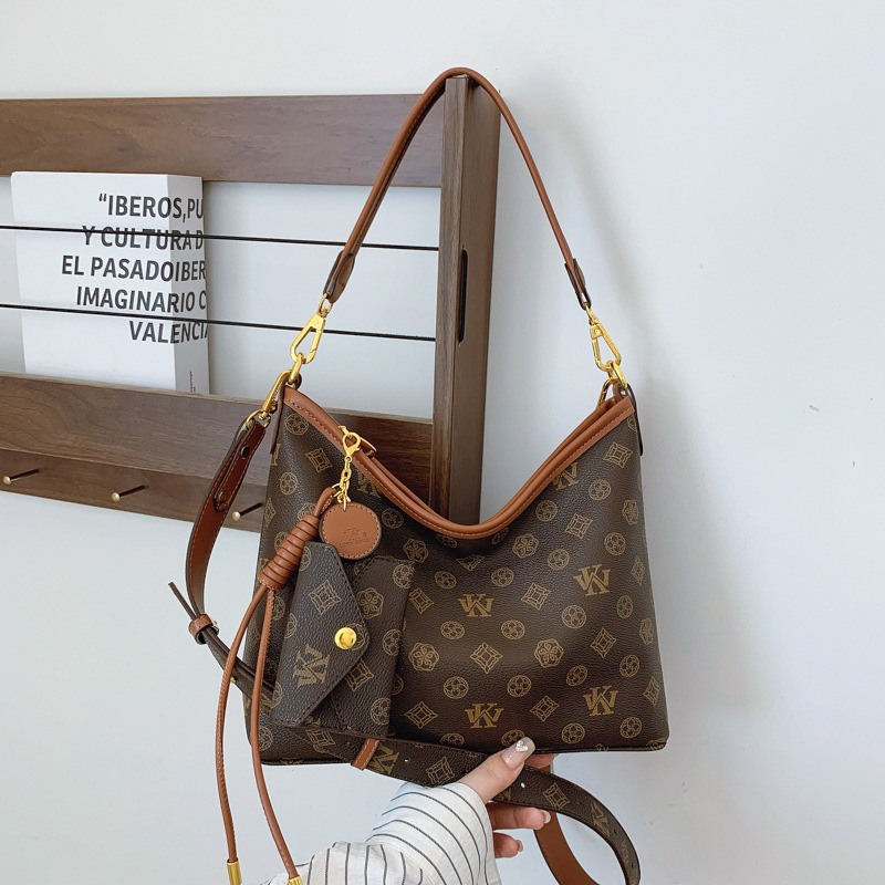 High-end leather underarm bag commuter large-capacity tote premium vintage shoulder women's tote multi-functional bag designer handbag high-quali