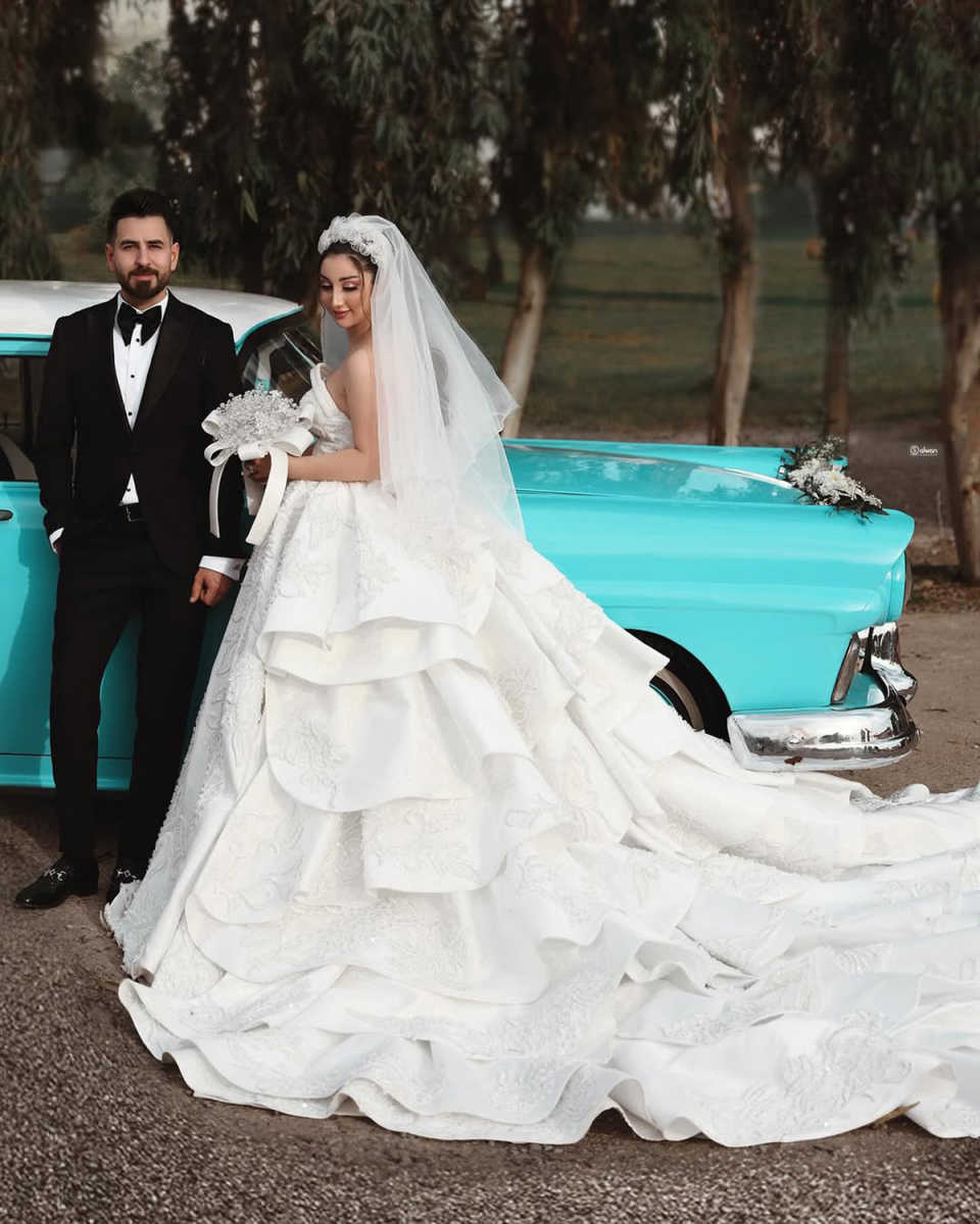 Exquisite Wedding Dresses Ball Gown Beads Appliques Sexy Bridal Gowns Sequins Lace Royal Tail vestidos de fiesta Size Customized Plus Size H25695